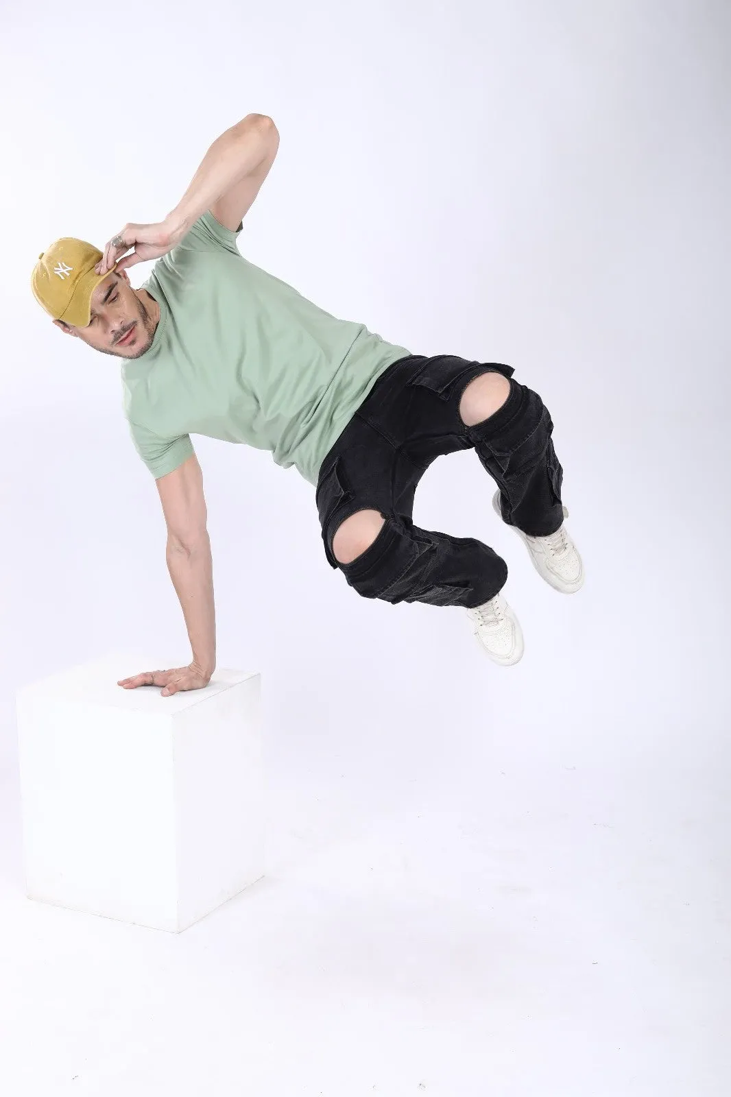 LIGHT GREY BAGGY CARGO FIT JEAN